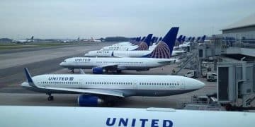 United Airlines scales back domestic flights amid demand drop