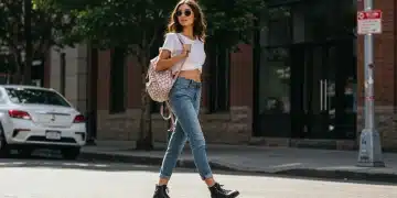 Jeune femme stylée portant une tenue SHEIN tendance pour la rentrée 2026 en milieu urbain.