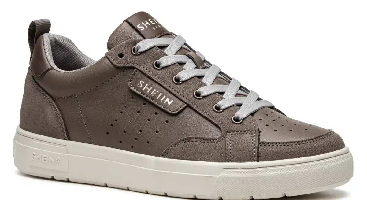 Gros plan sur des baskets SHEIN, détails de conception et confort mis en évidence.