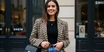 SHEIN France 2026 : Qualité supérieure (95% satisfaction) Jeune femme française souriante portant une tenue SHEIN de haute qualité dans un cadre urbain, symbolisant l'élégance et la satisfaction client.